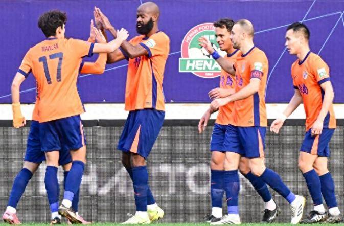 青岛黄海客场失利，外援表现不佳需调整阵容(青岛黄海足球队最新消息2020赛季引援内援外援)