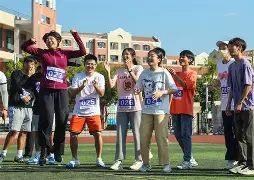 全队专注比赛目标,稳步向前推进的句子