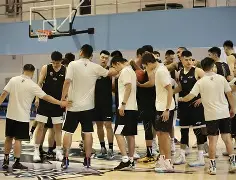 北京首钢五连胜，继续领跑积分榜